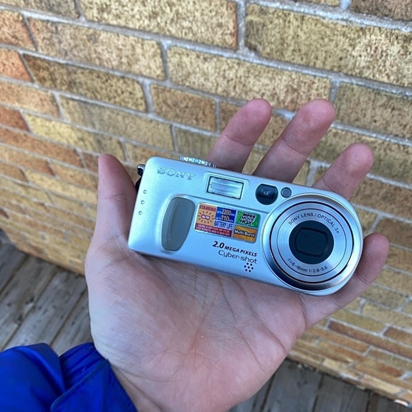 Vintage 2002 Sony Cybershot DSC-p2 2 MPX Camera UNTESTED - Picture 3 of 8